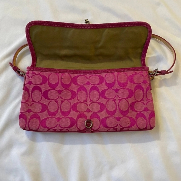 Raspberry Coach Bag - Picture 3 of 7